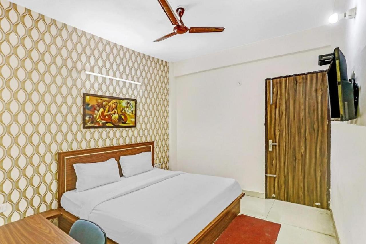 Hotel Noida Continental At Noida City Center Exterior photo