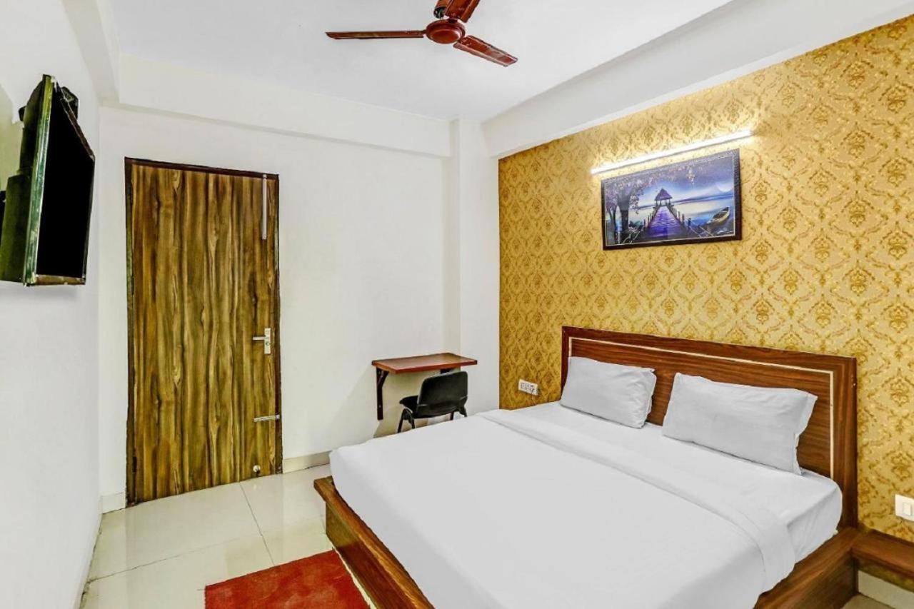 Hotel Noida Continental At Noida City Center Exterior photo